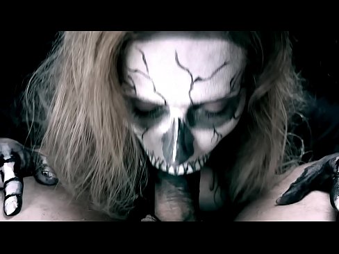 ❤️ Demon girl zuigt pik met haar zwarte mond en slikt sperma. ❤️ Anal video at nl.japangaysex.ru ☑