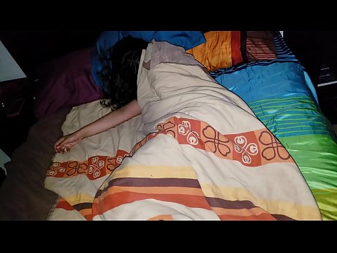 ❤️ Stiefzoon die zijn jonge stiefmoeder berispt terwijl ze slaapt. ❤️ Anal video at nl.japangaysex.ru ☑